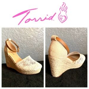 Torrid wedges